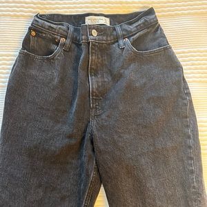 Abercrombie Curve Love Ultra High Rise 90s Straight Jean in Black - worn once!